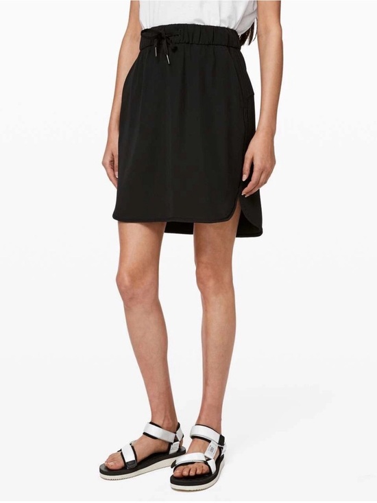lululemon athletica Dresses & Skirts - Lululemon On the Fly Drawstring Elastic Waist Black Skirt Size 6